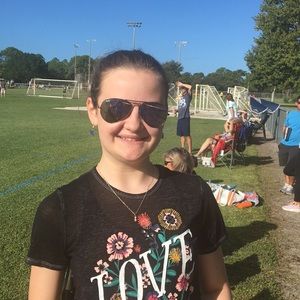 Meet your Posher, Elyse